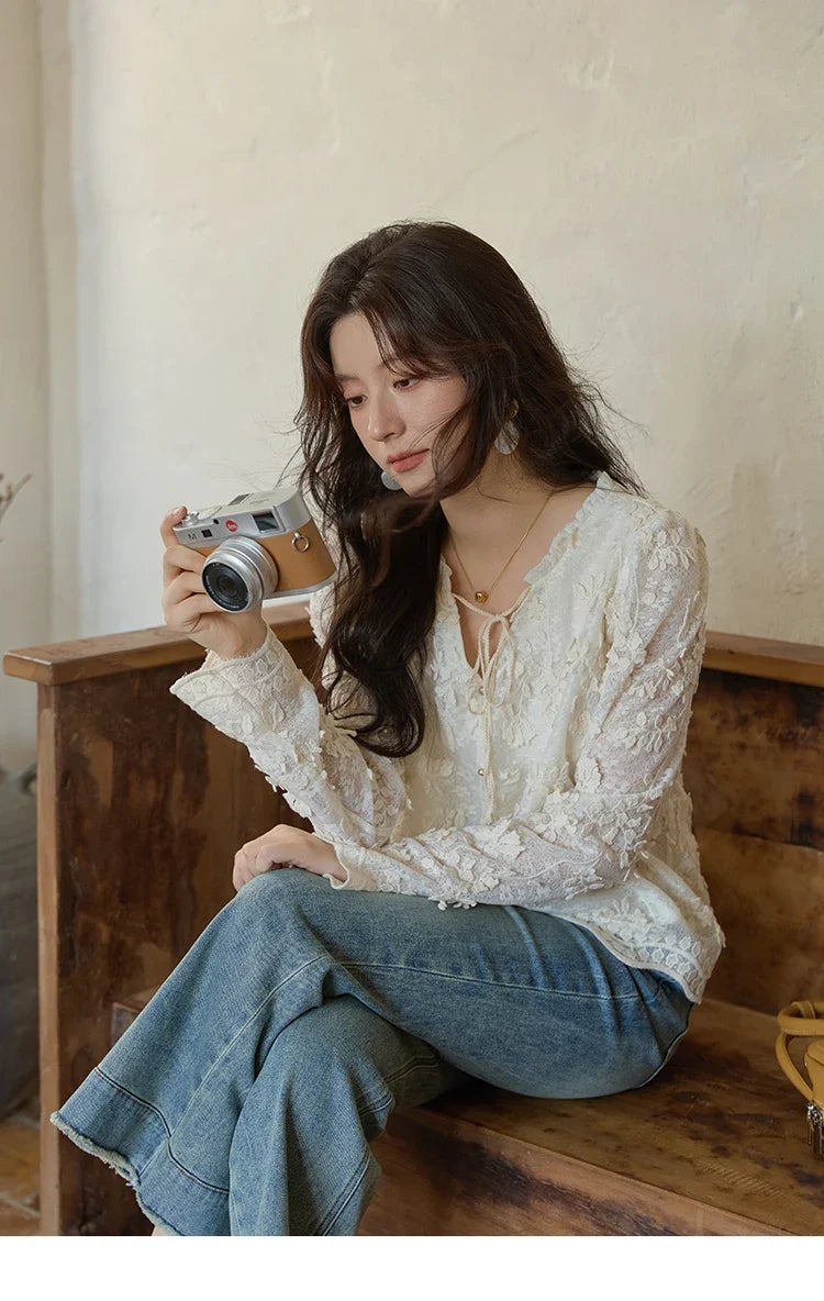 Apricot Lace Jacquard Embroidered Shirt 2025 Autumn Black Fungus Edge Lace-up Vintage Commuter Top Office Lady MXE41X1927