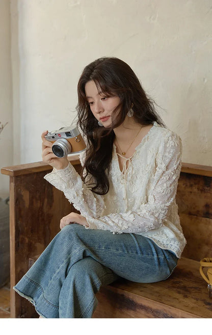 Apricot Lace Jacquard Embroidered Shirt 2025 Autumn Black Fungus Edge Lace-up Vintage Commuter Top Office Lady MXE41X1927