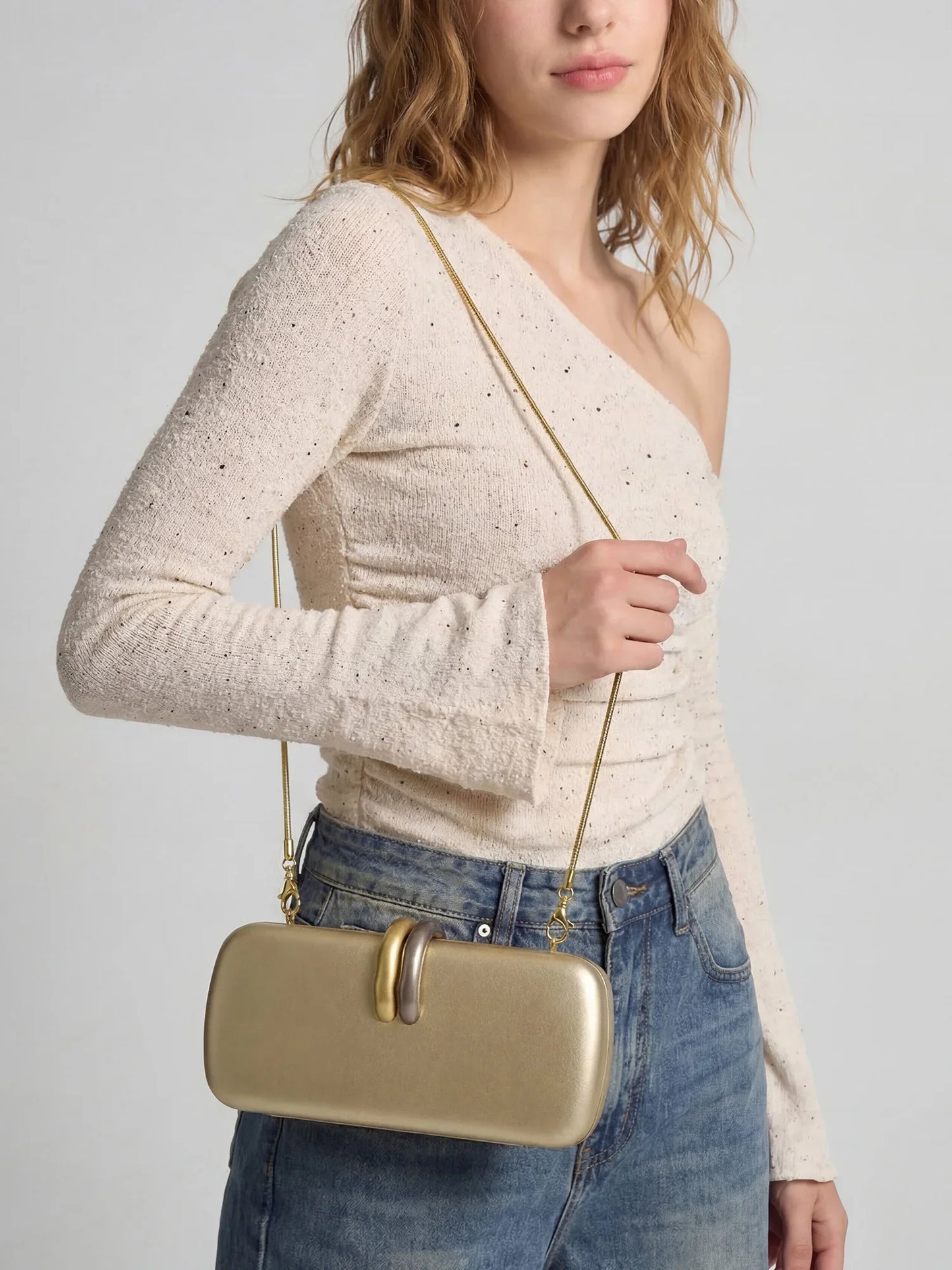 Stylish and luxurious design womens clutch evening bag shoulder bag/crossbody bag with chain suitable for weddings and parties.