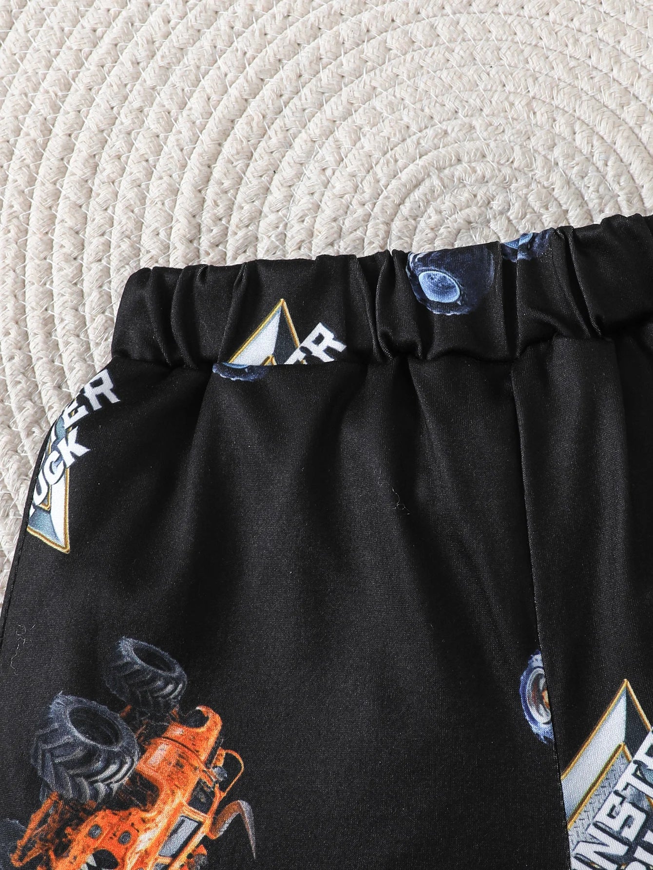 Boys' set car letter pattern positioning print round neck short sleeved T-shirt paired with shorts cool boys' two-piece set