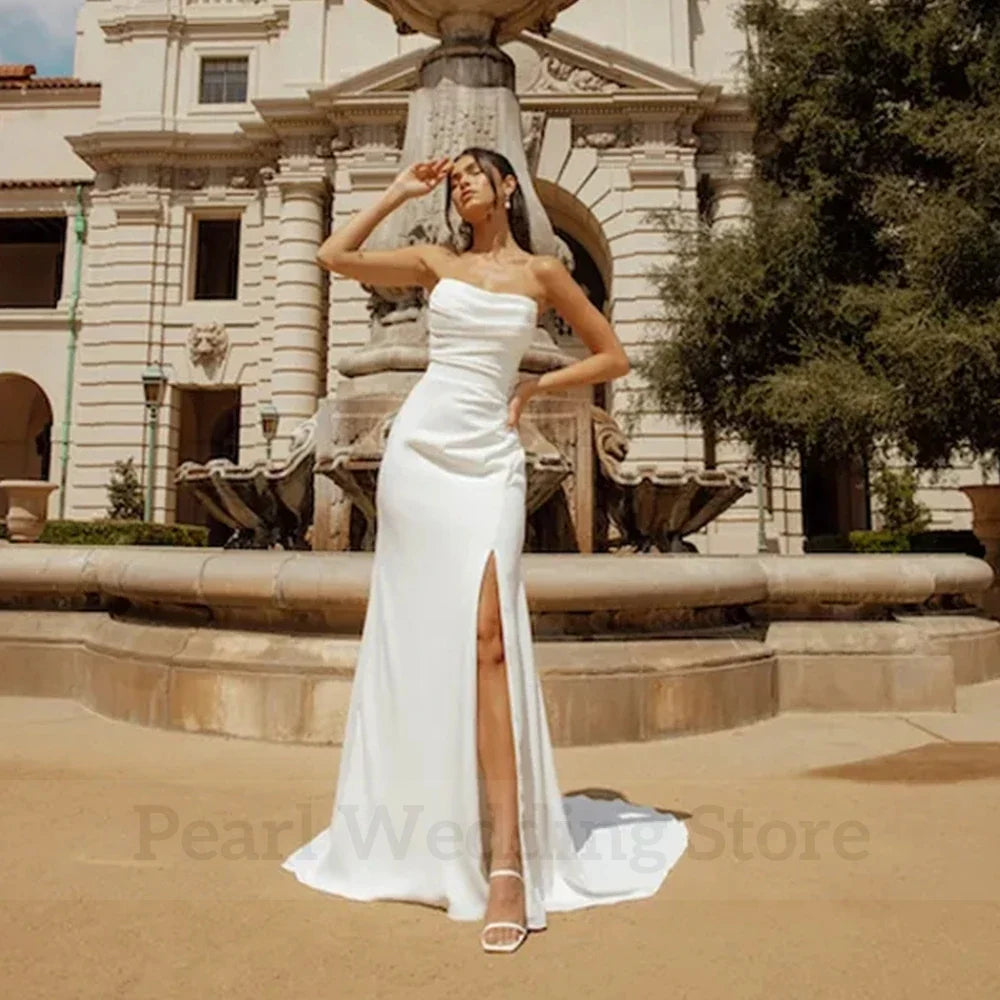 Simple Pleat Strapless Sheath Wedding Dress Sexy Open Back with Buttons Sweep Train Bridal Sleeveless Side Slit Customized Gown