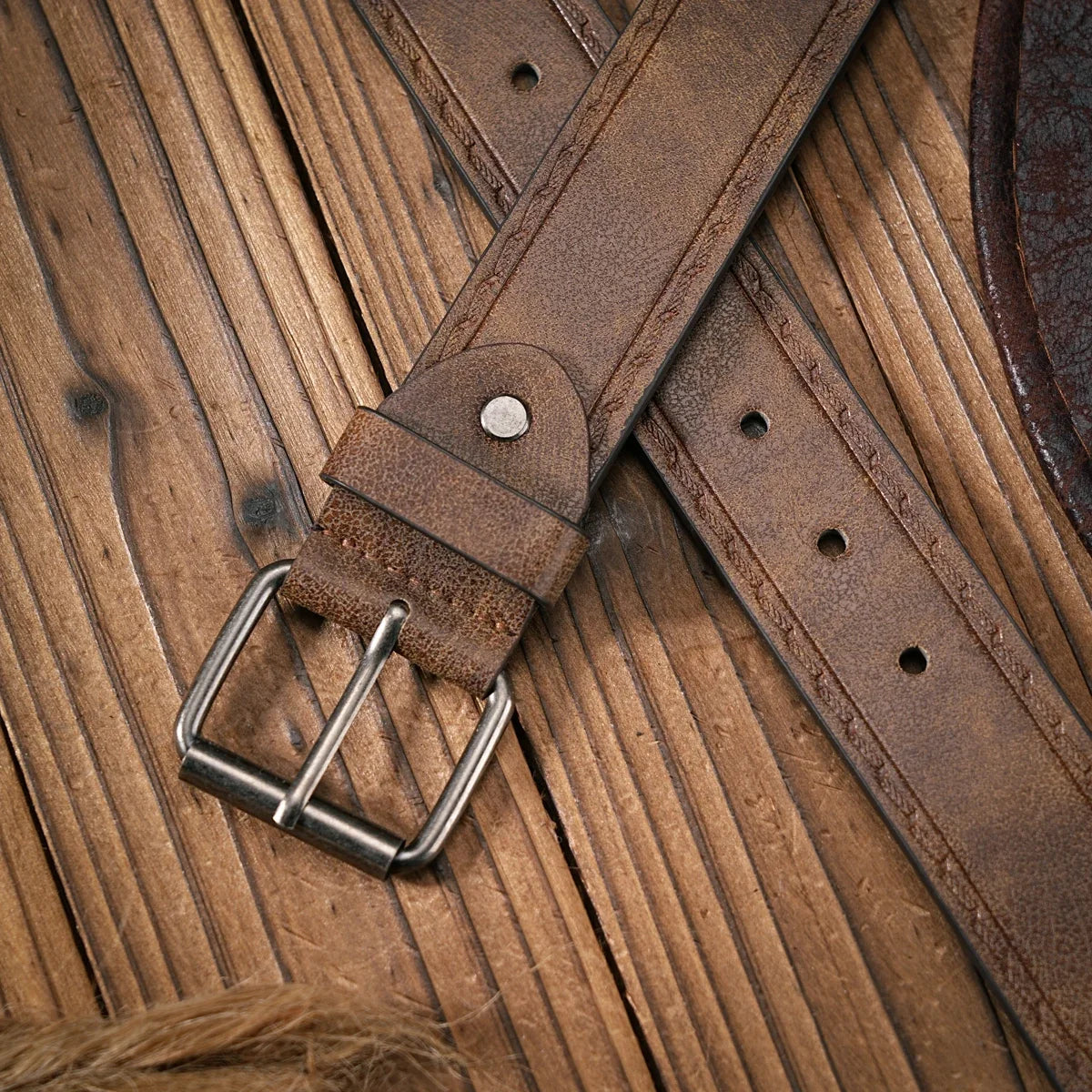 A Men's and Women's Matching Belt with Retro Button Closure, PU Faux Thread Embossed Belt, Casual Style, Versatile.