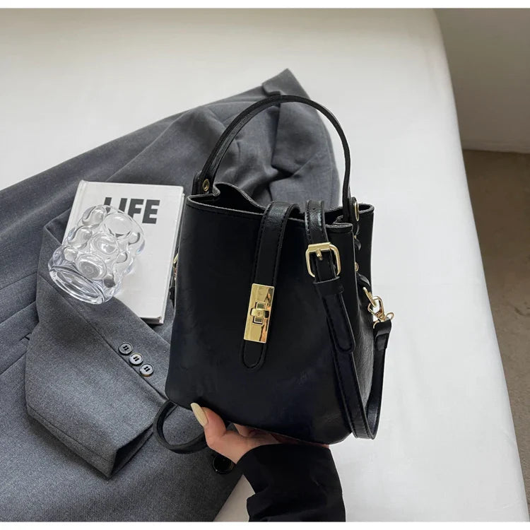 Retro small bag women 2024 new autumn/winter messenger bag fashion HOT portable bucket bag