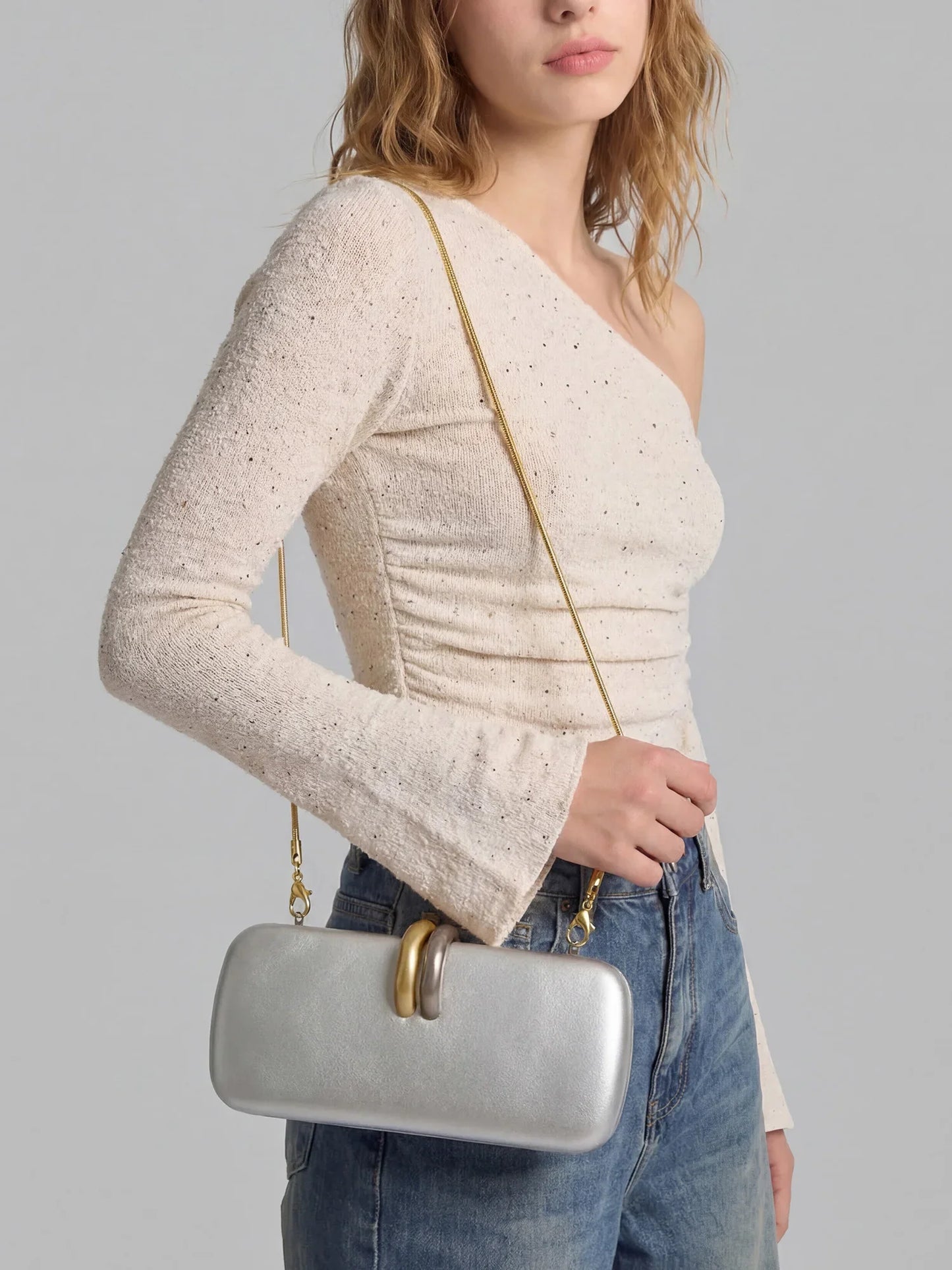 Stylish and luxurious design womens clutch evening bag shoulder bag/crossbody bag with chain suitable for weddings and parties.