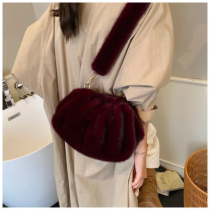 New Womens Shoulder Bag Fluffy Crossbody Bag Vintage Faux Fur Cloud Purse for Autumn Winter Commuting Simplified Storage Bags