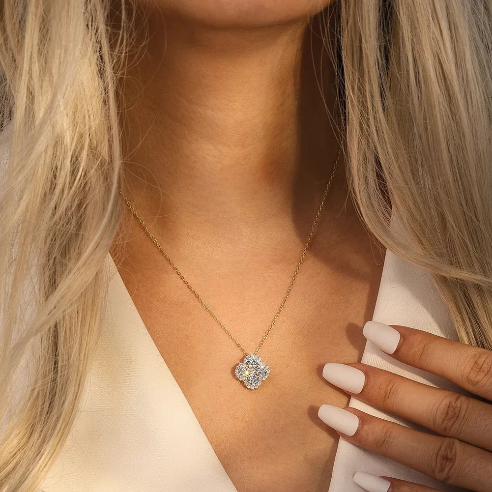 Exquisite 925 Silver 8A Premium Zircon Pendant Necklace for Women Lucky Four-leaf Clover Wedding Jewelry LZN28