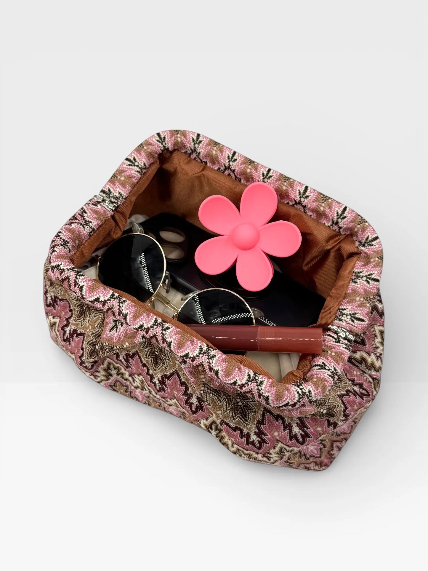 New Bohemian Style Retro Jacquard Pleated Cloud Clutch Bag, Niche Design with a High-End Feel, Elegant Socialite Evening Bag, Versatile Commuter Makeup Bag, Exclusively for Women (Random Patterns)