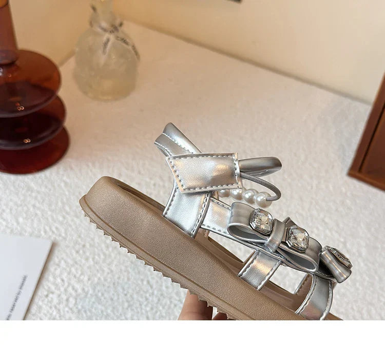 Girls' rhinestone sandals 2025 Summer New children's perforated breathable princess shoes Girls' soft-soled beach shoes