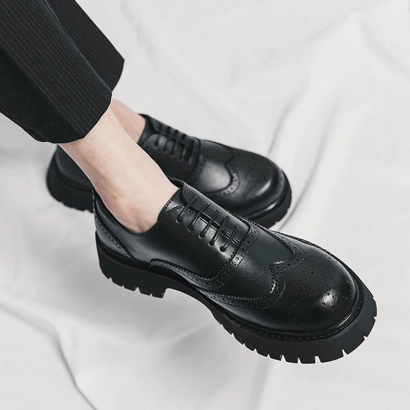 Man luxury Brand British Classic Pointed Dress Shoes Mens Patent Leather Black Wedding Shoes Oxford Formal Shoes Glossy Fashion