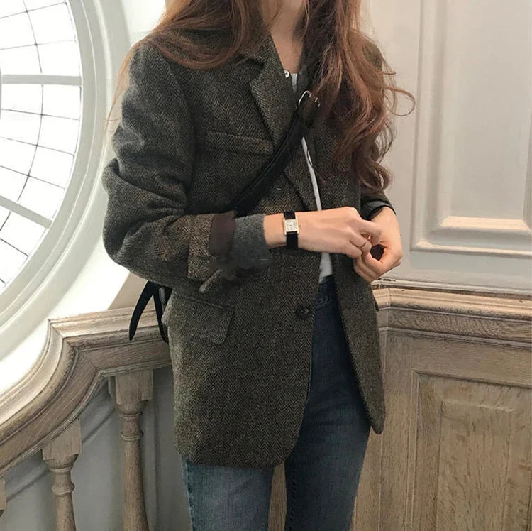 Korean Version Retro Women Long Sleeved Office Lady Short Blazer Coat 2025 Autumn Winter Single Breasted Vacation Tops Versatile
