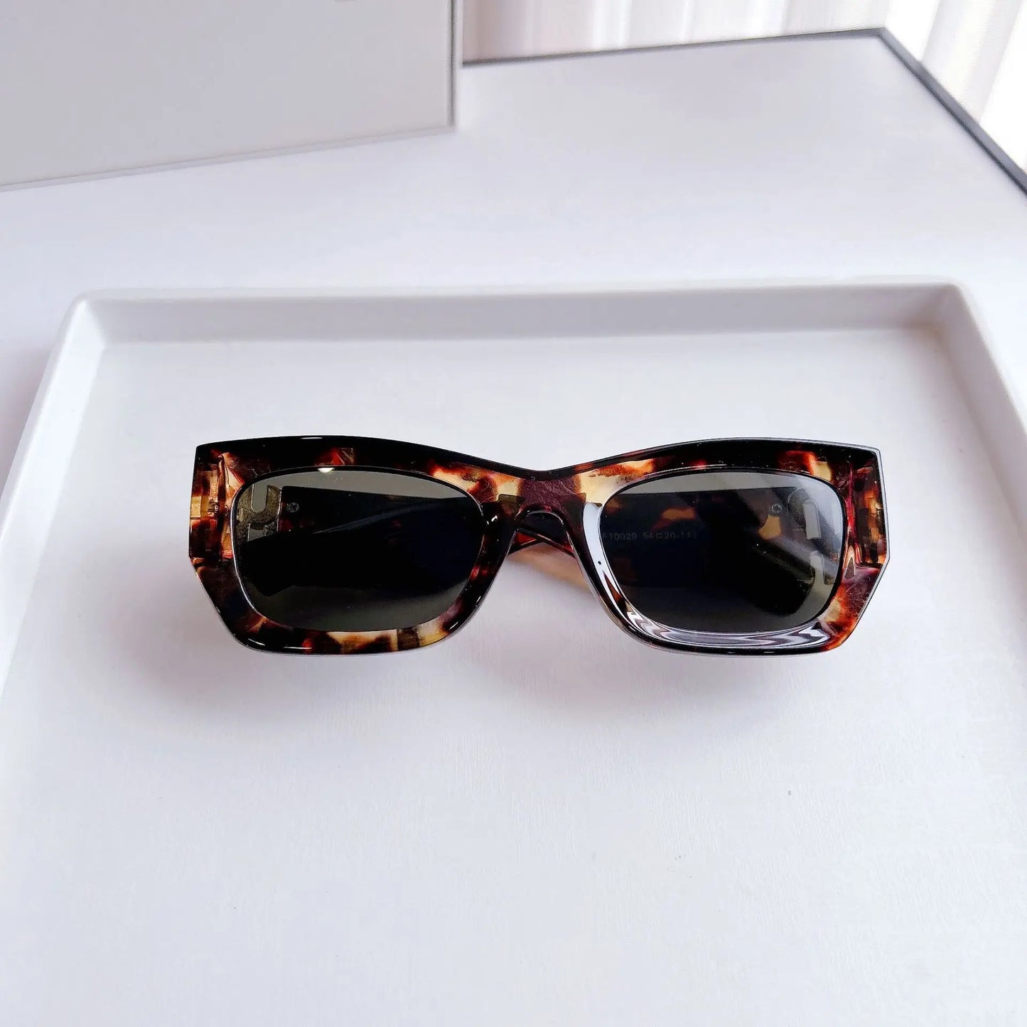 Light Luxury Designer Sun Glasses Women's Retro Polygonal Cat Eye Sunglasses for Men UV400 Personality Cool Trendy Glasses