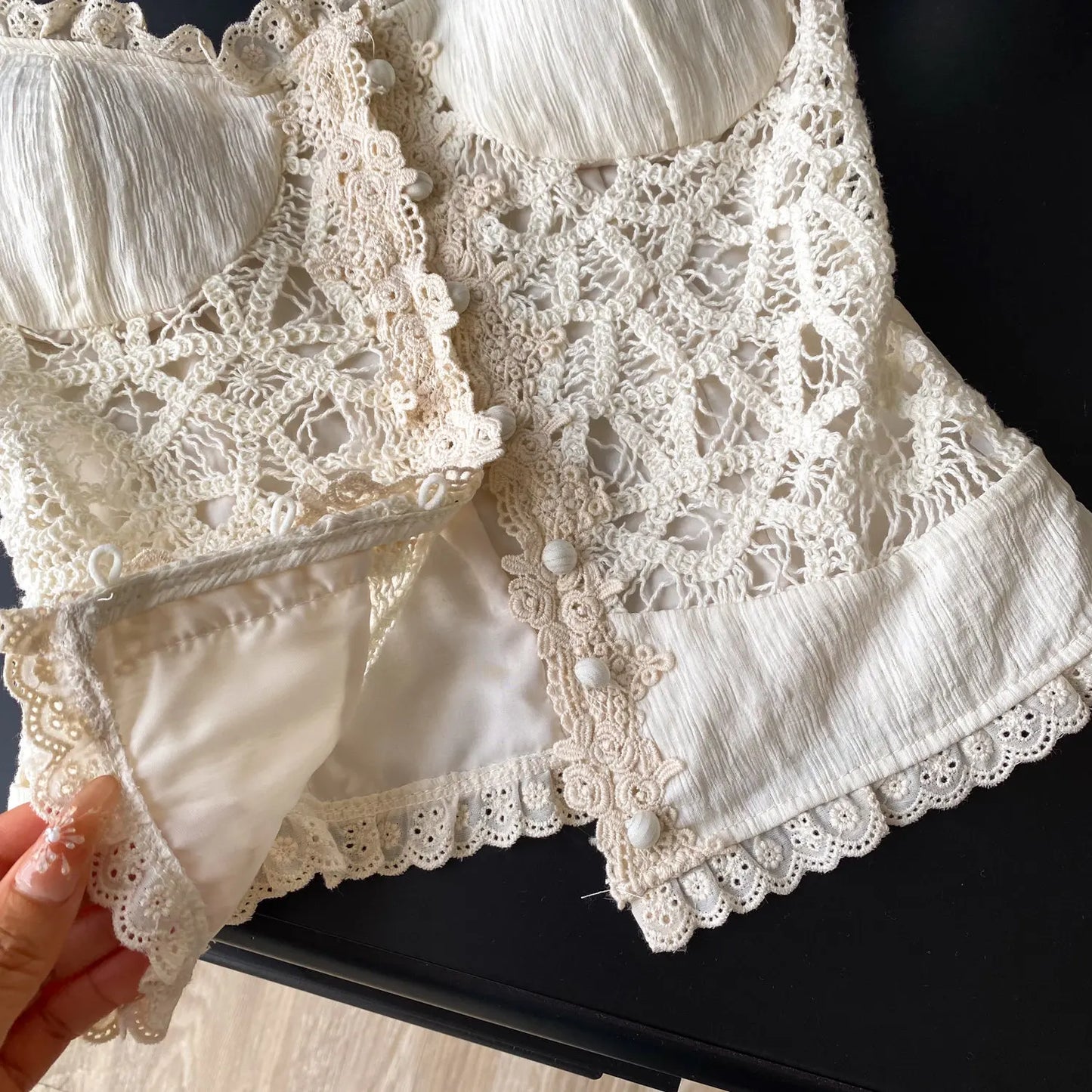 Lace Embroidery Vacation Camisole Summer 2026 Women Ins Sensual Gentle Versatile Top French Hollow Out Casual Tank Top