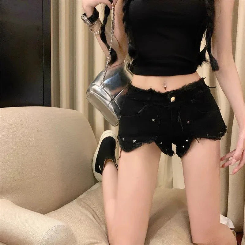 New Women's Irregular Tassels Short Jeans Harajuku Gothic Punk Rivet Decorate Denim Shorts Woman Summer Trend Sexy Black Shorts