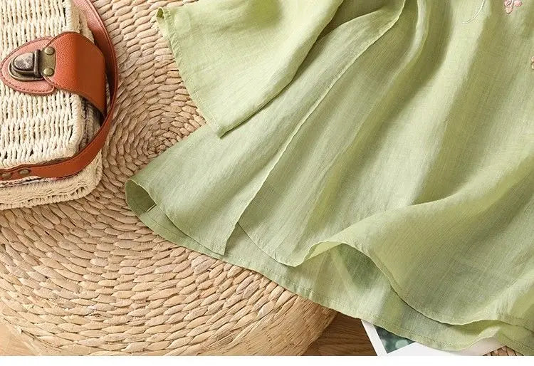 Retro Round Neck Cotton and Linen Embroidered Shirt for Women in Summer New Loose and Elegant Temperament Five-point Sleeve Top