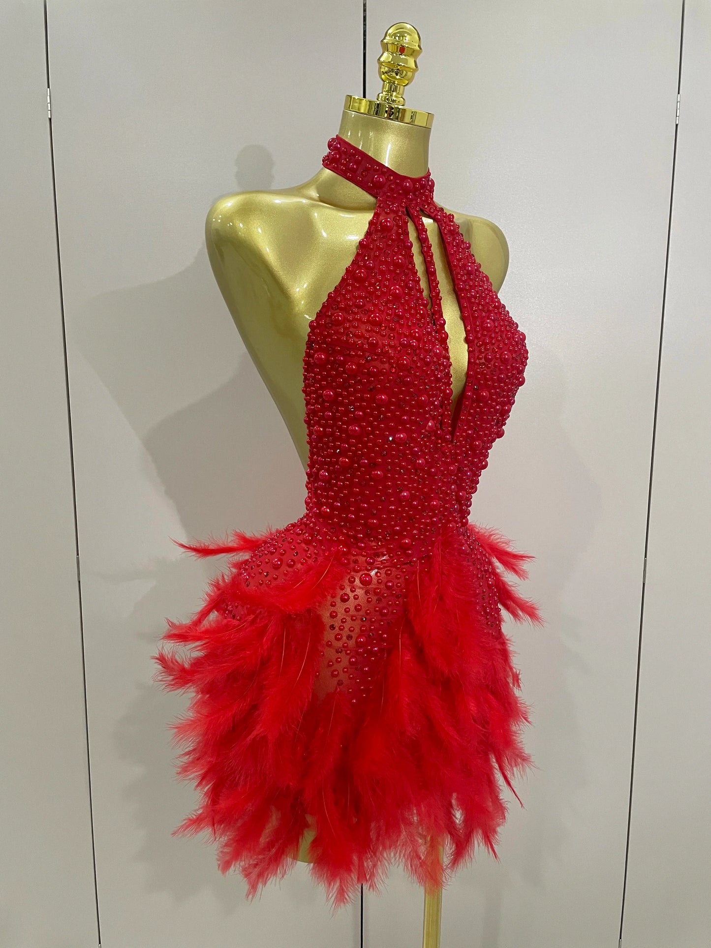 Women Luxury Rhinestones Pearls Feathers Halter Backless Short Dress Women Sexy Celebrate Birthday Dress Nightclub Stage Costume
