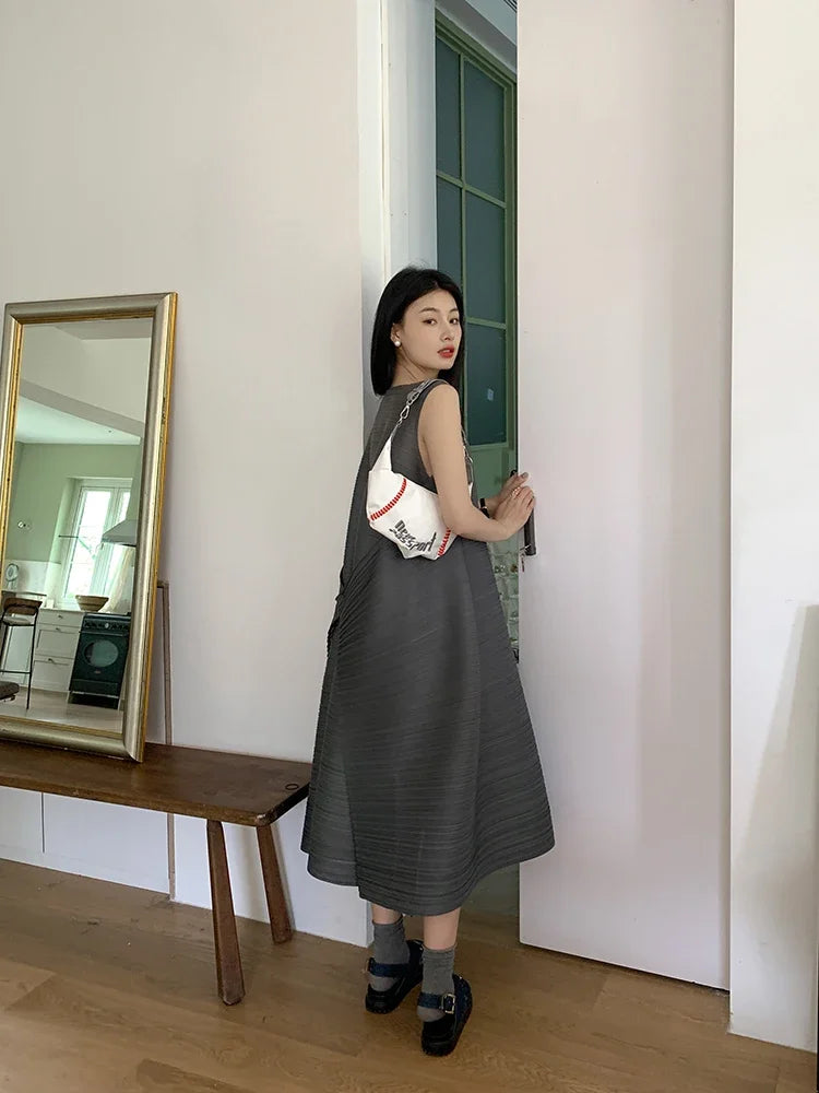 Miyake Pleated Women's Dresses Loose Plus Size High Quality Sense of Elegance Sleeveless Mid-length Skirt 2025 Spring New