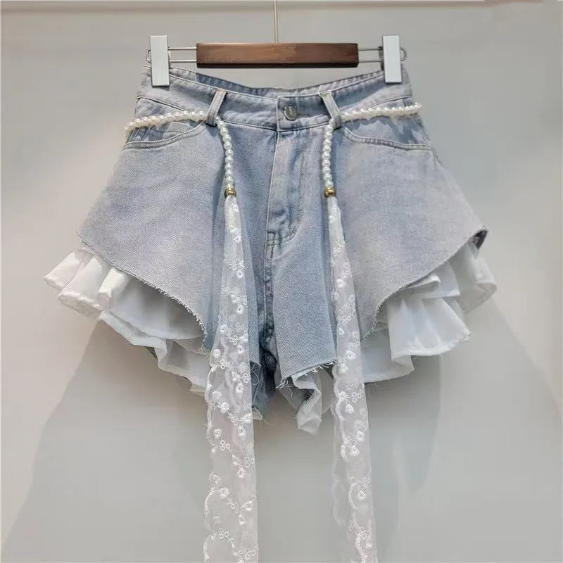 Trendy The Summer Of 2026 Women's Pearl Lace Belt Denim Shorts Fashion Wrinkled Edge Design A-line Hot Pants Female 1LS3067