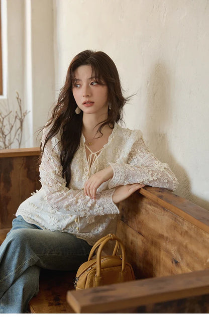 Apricot Lace Jacquard Embroidered Shirt 2025 Autumn Black Fungus Edge Lace-up Vintage Commuter Top Office Lady MXE41X1927