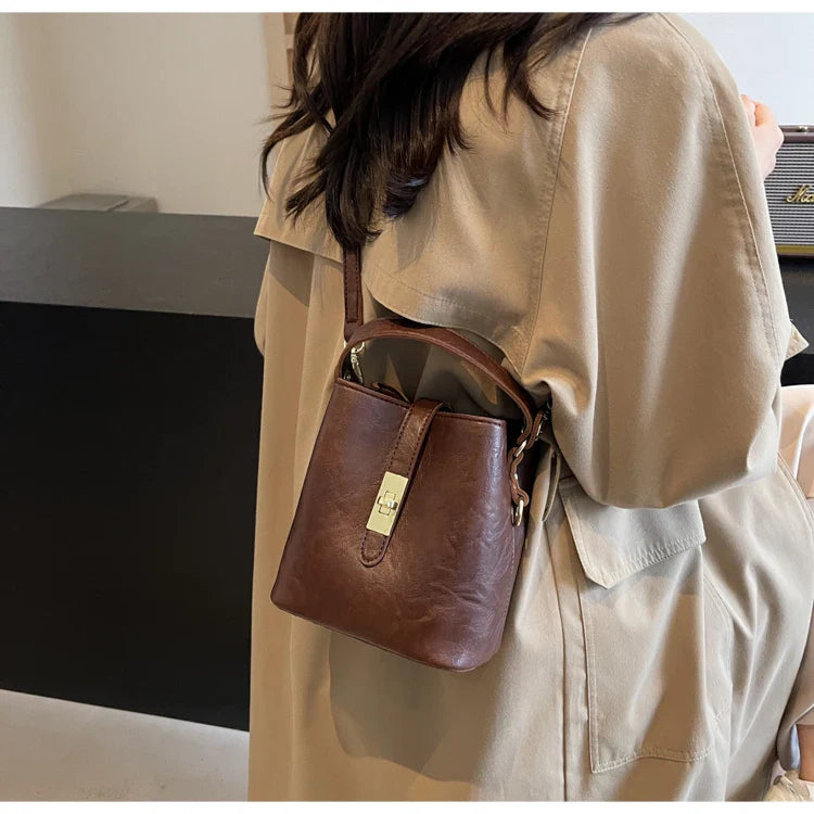 Retro small bag women 2024 new autumn/winter messenger bag fashion HOT portable bucket bag