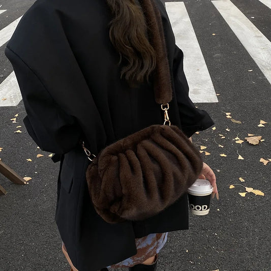 New Womens Shoulder Bag Fluffy Crossbody Bag Vintage Faux Fur Cloud Purse for Autumn Winter Commuting Simplified Storage Bags