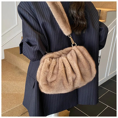 New Womens Shoulder Bag Fluffy Crossbody Bag Vintage Faux Fur Cloud Purse for Autumn Winter Commuting Simplified Storage Bags