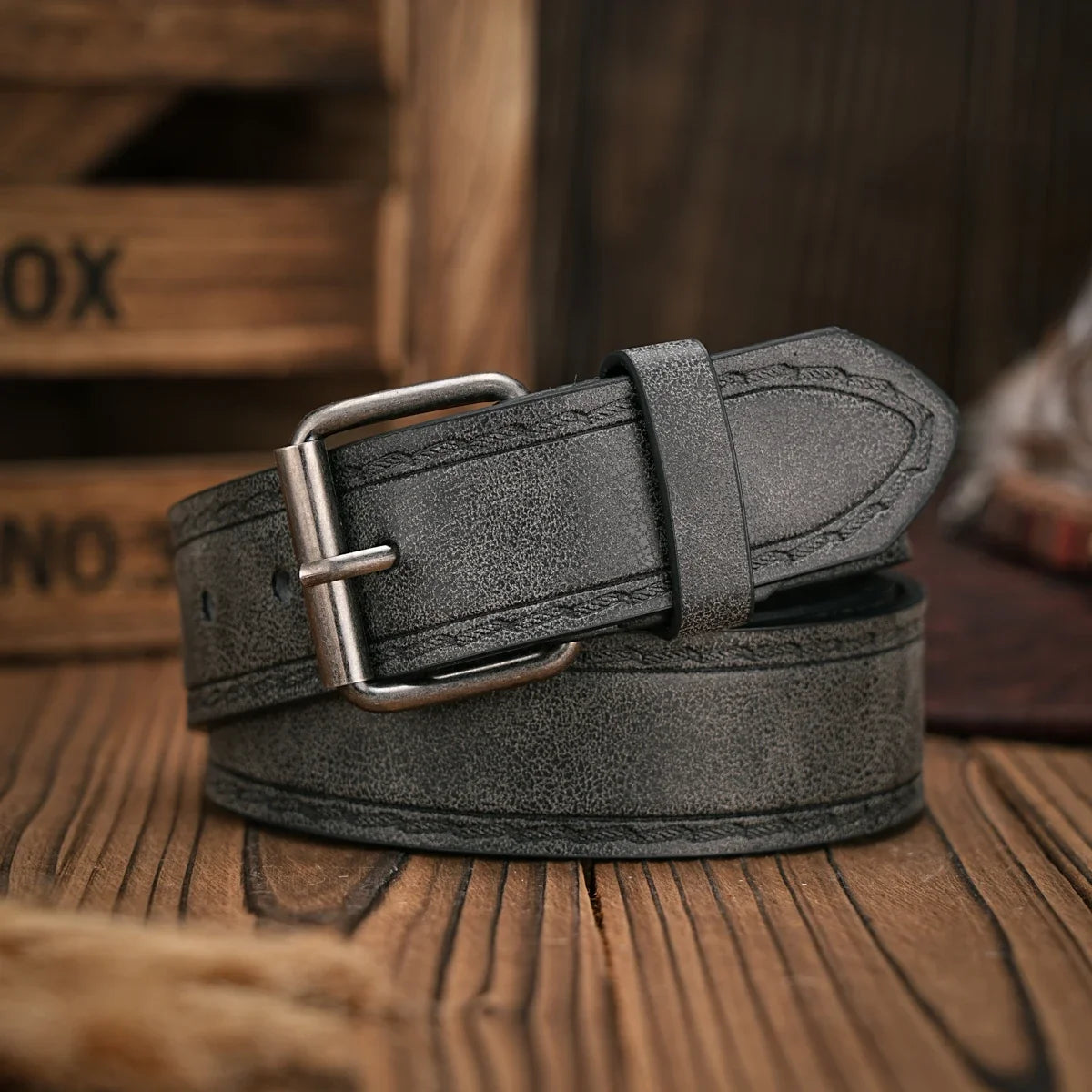 A Men's and Women's Matching Belt with Retro Button Closure, PU Faux Thread Embossed Belt, Casual Style, Versatile.