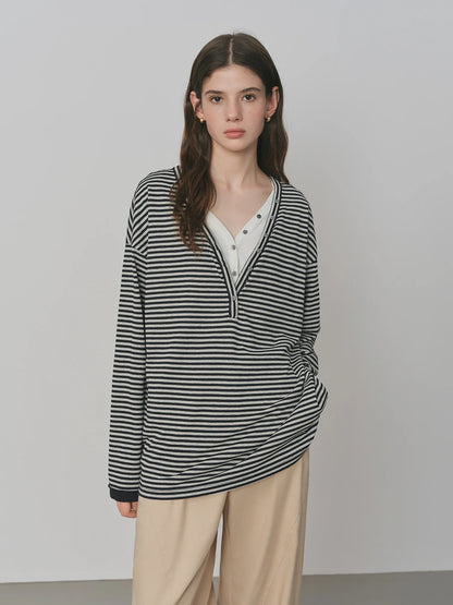 2025 New Fake Two-piece Black White Striped V-neck Retro Long-sleeved T-shirt Women's Autumn 2025 New Chic Tops 25FS13227