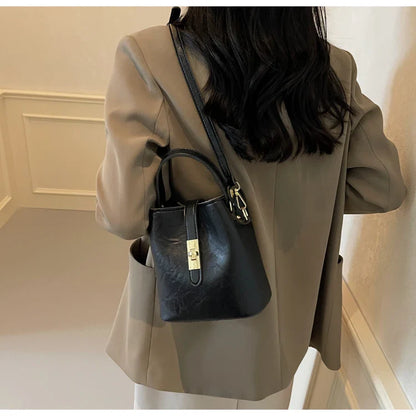 Retro small bag women 2024 new autumn/winter messenger bag fashion HOT portable bucket bag
