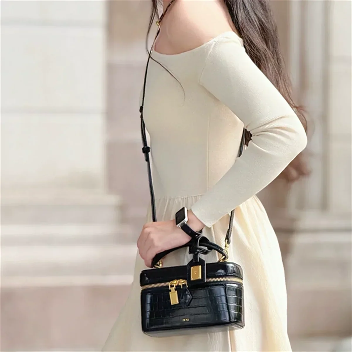 Textured Leather Crossbody Bag for Women, Designer Shoulder Purse with Letter Logo, Chic Commuter Handbag