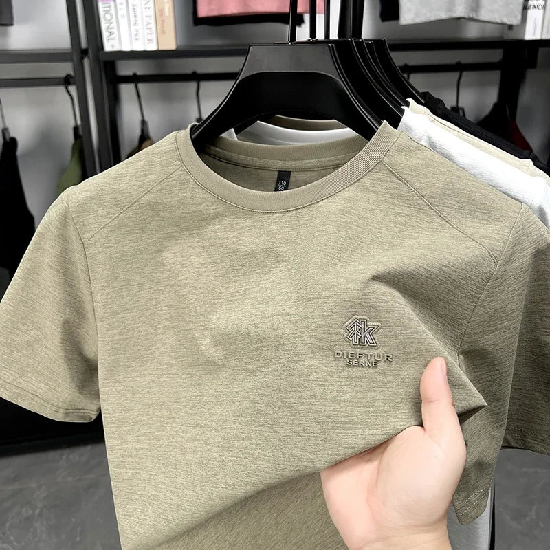 2026 New Men's Korean Style Fashion Badge Short Sleeved Sleeve Round Neck T-shirt Casual and Comfortable Summer Versatile Top