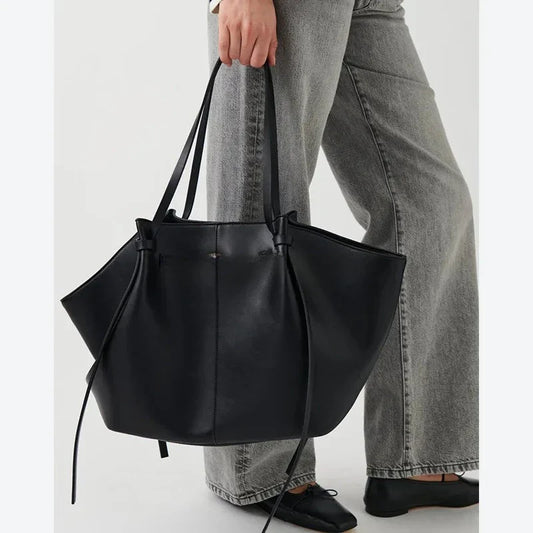 2026 New Large Capacity Trapeze Women Shoulder Bags Designer Metal Lock Handbags High-Quality Pu Leather Big Tote Commute Bag