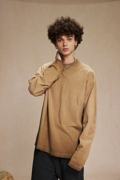 Long-sleeved t-shirt with bottom color