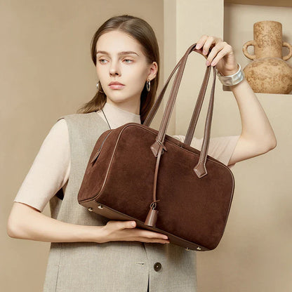 2025 New Top Grain Leather Croissant Dumpling Bag Unique Solid Color Shoulder Crossbody Bag Women Practical Commuting Handbag