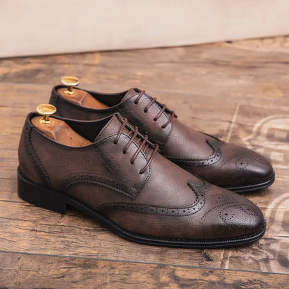 Lace-up casual leather shoes Men's wedding carved Brogues men's formal business pointed shoes Groom's leather shoes