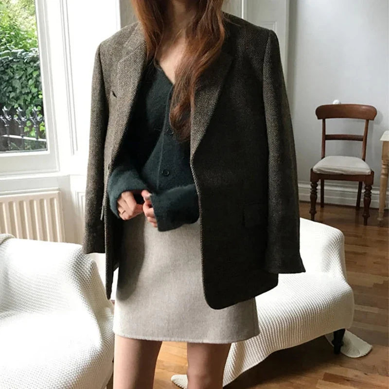 Korean Version Retro Women Long Sleeved Office Lady Short Blazer Coat 2025 Autumn Winter Single Breasted Vacation Tops Versatile