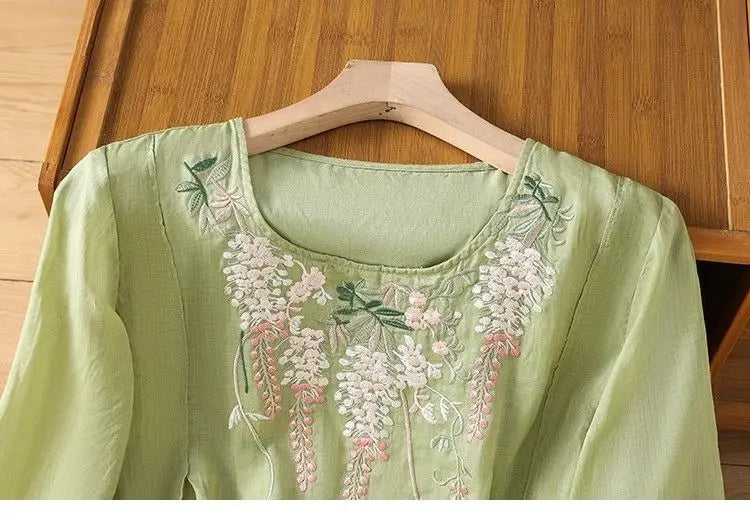 Retro Round Neck Cotton and Linen Embroidered Shirt for Women in Summer New Loose and Elegant Temperament Five-point Sleeve Top