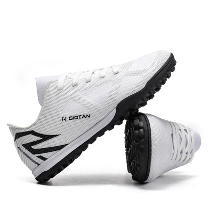 Low-top, soccer shoes, unisex, TF and FG, slip-resistant and wear-resistant, available in 3 colors. Sole spikes Not above ankle