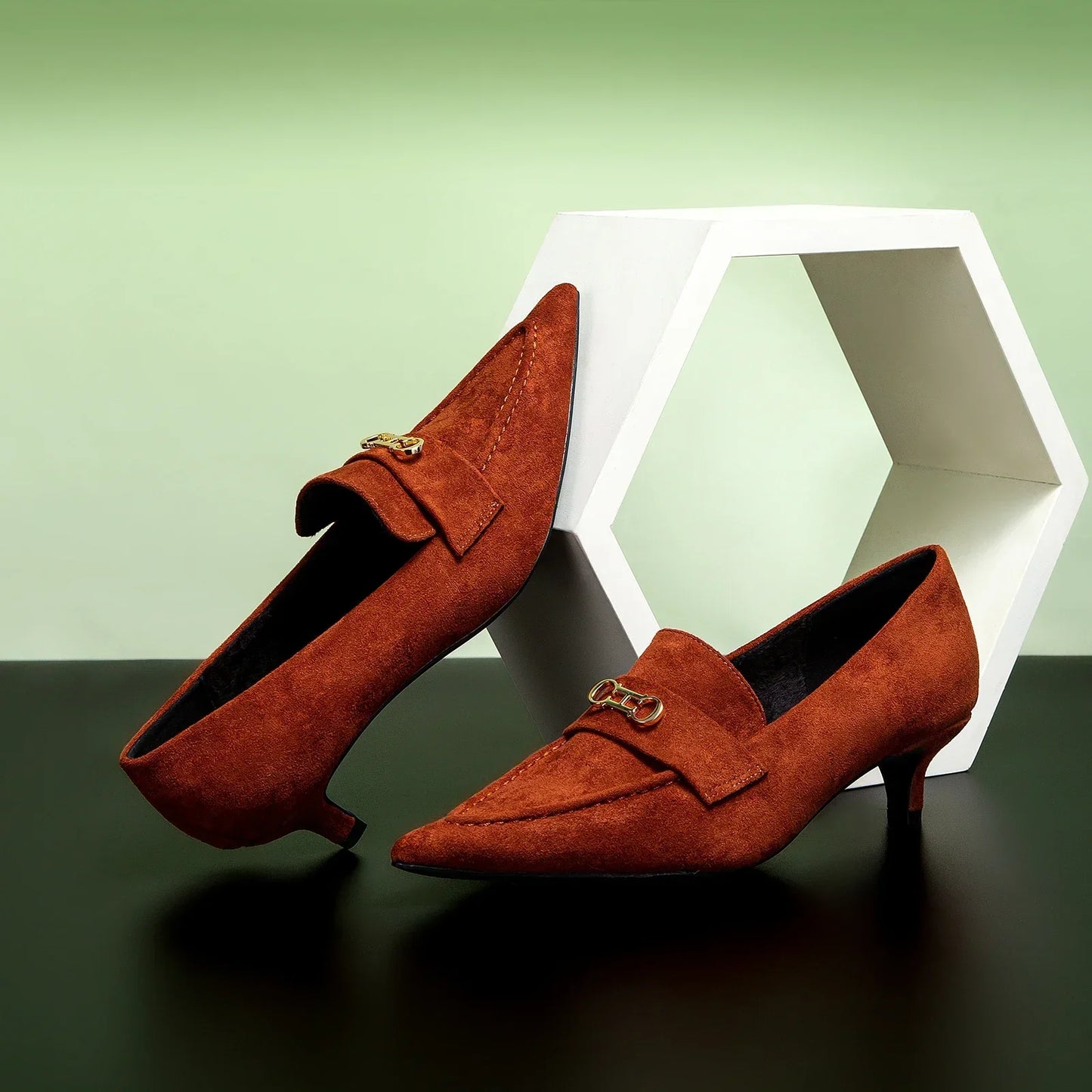 Women's Pointed Toe Leather Shoes Low Heel Casual Shoes Spring and Autumn Fashion Trend Shoes Retro Style Brown
