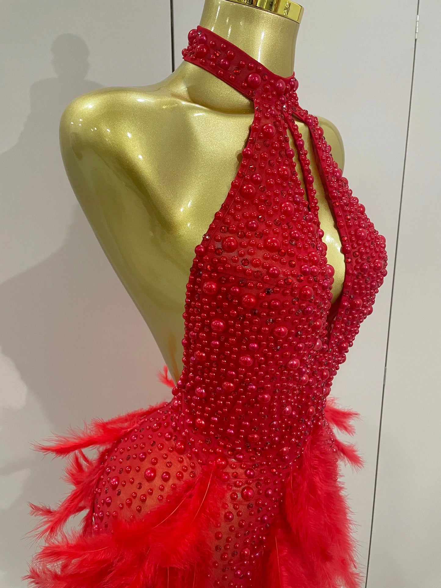 Women Luxury Rhinestones Pearls Feathers Halter Backless Short Dress Women Sexy Celebrate Birthday Dress Nightclub Stage Costume