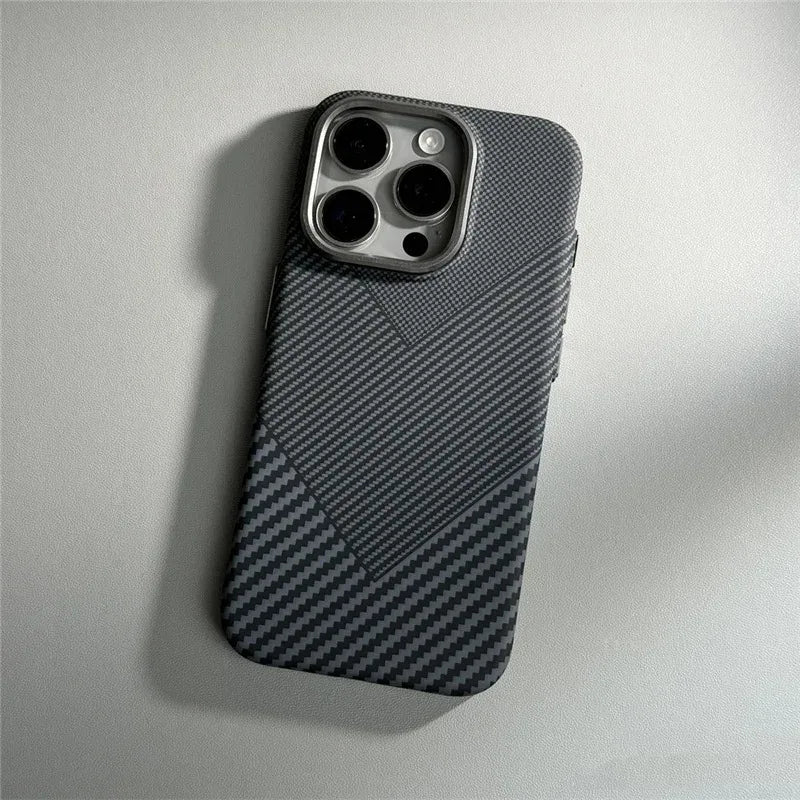 حافظة لهاتف آيفون 17 16 15 14 برو ماكس من ألياف الكربون بتصميم هندسي تجريدي، غطاء MagSafe، شحن مغناطيسي، واقي كاميرا Funda