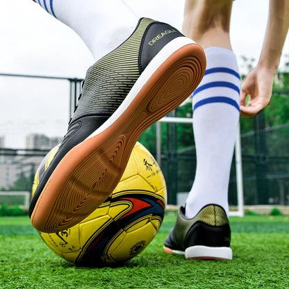 Indoor Soccer Cleats Men Professional Futsal Shoes Anti Skid Mens Football Boots Original Hard Court Chuteira Society Futebol