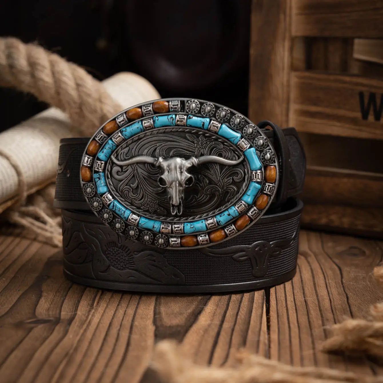 A Casual, Individual and Retro Belt, Western-Style Clothing Accessory, Metal Buckle, PU Belt, Suitable for Both Men and Women