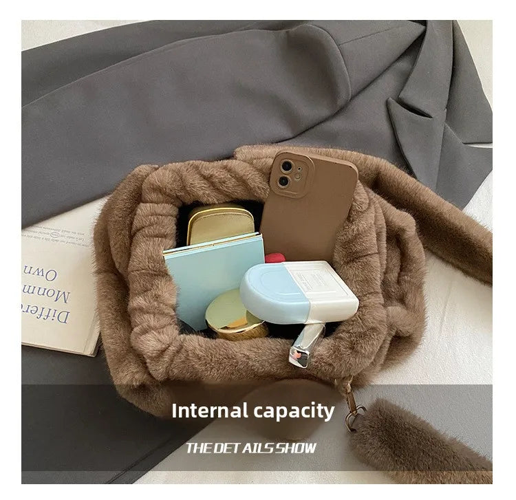 New Womens Shoulder Bag Fluffy Crossbody Bag Vintage Faux Fur Cloud Purse for Autumn Winter Commuting Simplified Storage Bags