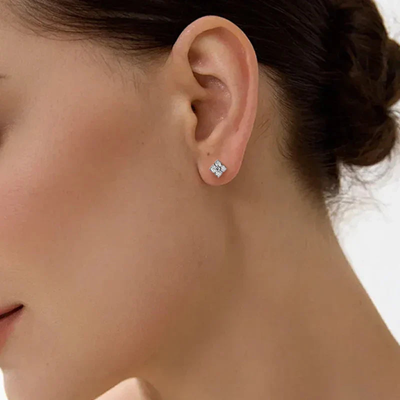 Each 0.9mm Full Moissanite Stud Earrings for Women Flower Classic Girl Earring Lab Diamond 925 Sterling Silver Jewelry