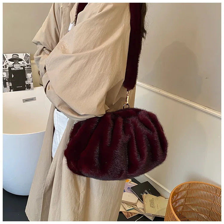 New Womens Shoulder Bag Fluffy Crossbody Bag Vintage Faux Fur Cloud Purse for Autumn Winter Commuting Simplified Storage Bags