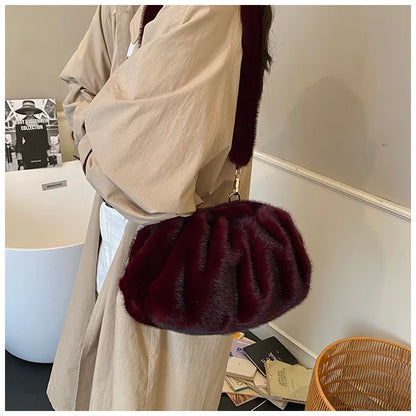 New Womens Shoulder Bag Fluffy Crossbody Bag Vintage Faux Fur Cloud Purse for Autumn Winter Commuting Simplified Storage Bags