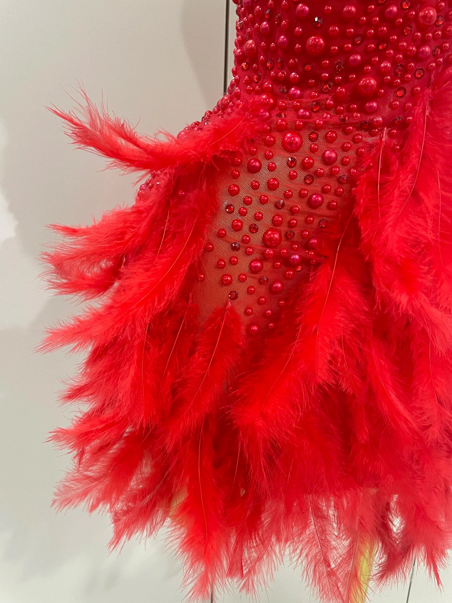 Women Luxury Rhinestones Pearls Feathers Halter Backless Short Dress Women Sexy Celebrate Birthday Dress Nightclub Stage Costume