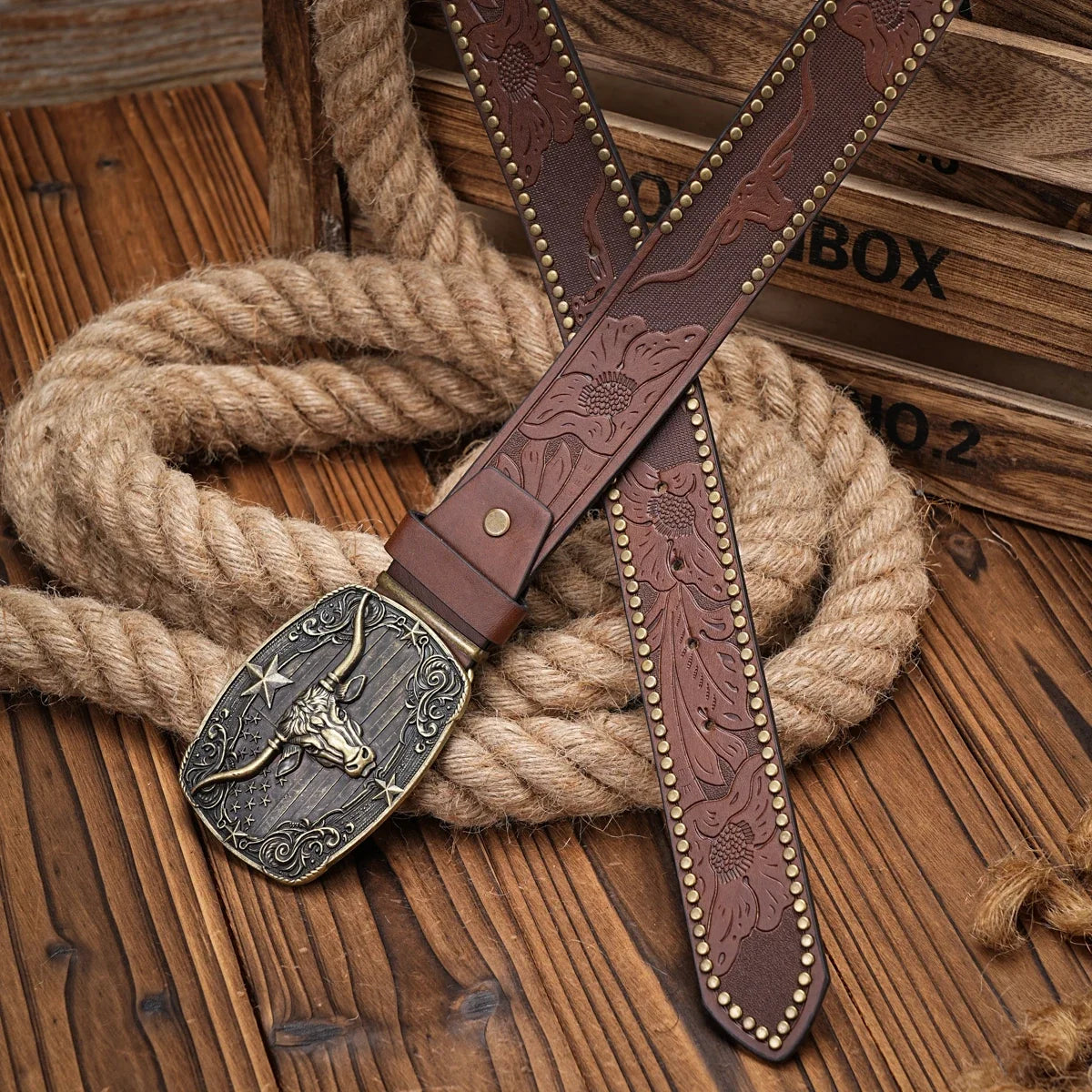 A Casual, Individual and Retro Belt, Western-Style Clothing Accessory, Metal Buckle, PU Belt, Suitable for Both Men and Women