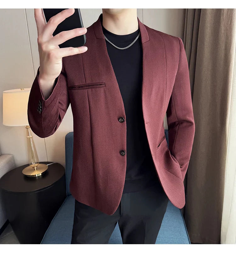 The new Chinese-style collarless suit is fashionable, handsome and versatile. It is a solid-color Korean-style fitted and fashio