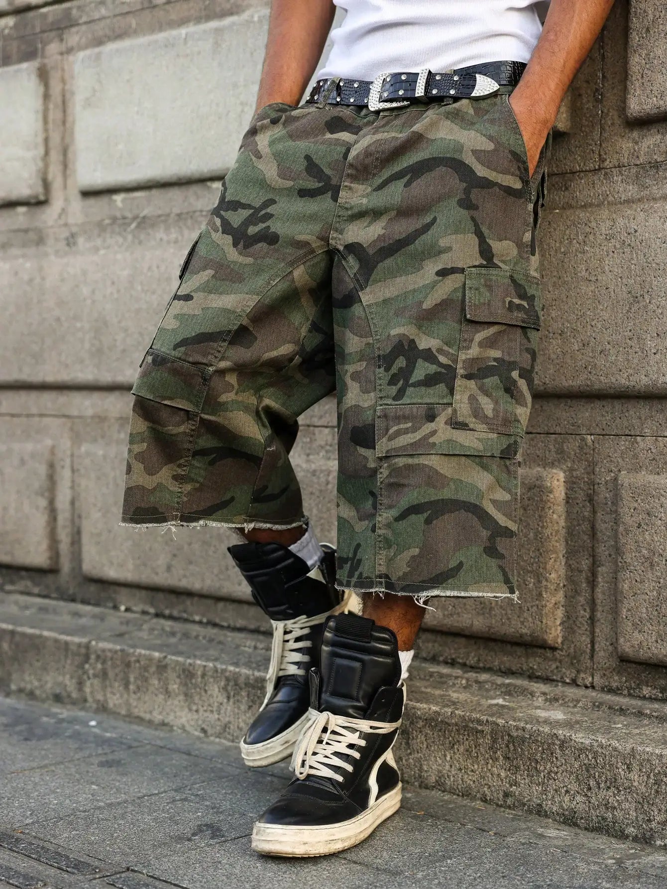 Men's summer denim shorts. Camouflage cargo pants. Multi - pocket design. Street fashion trend. Daily leisure